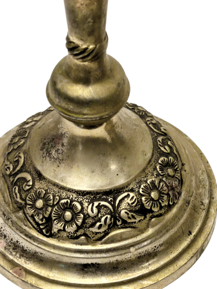 CİFT ŞAMDAN GÜMÜŞ KAPLAMA ÜZERİ KABARTMA CİCEK DESENLİ