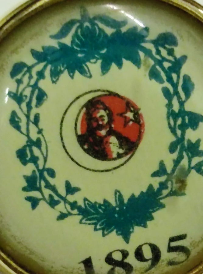 1895 VAYLOĞ DEDE  ALEVİ DEDESİ ŞAH İBRAHİM VELİ EVLATLARINDAN MUSTAFA TUNA ALTIN KAPLAMA YAKA ROZETİ