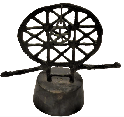 1960 EL YAPIMI ÖZEL TASARIM KOLLU HİTİT GUNEŞİ  AHŞAP KAİDE ÜZERİNDE BRONZ EL SANATKARLARI MUESSESESİ 