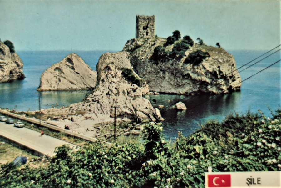 1970 ŞİLE PANORAMİK GÖRÜNÜMÜ  KARTPOSTAL RENKLİ OFSET BASKI ARKASI  YAZISIZ