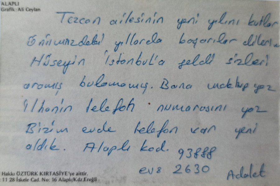 1970 ALAPLI  PANORAMİK PARCALI KARTPOSTAL ARKASI YAZILI RENKLİ OFSET BASKI POSTADAN GECMİŞ YURT ÖZTURK KIRTASİYE MATBACILIK  KARTPOSTALLARI 15 X 10 CM