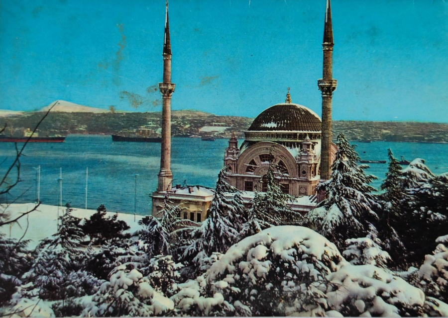 1970 İSTANBUL DOLMABAHCE CAMİİ KIŞ GÖRÜNTÜSÜ KARTPOSTAL 