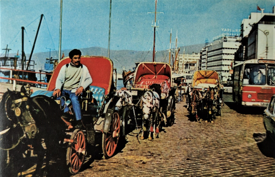 1970 İZMİR AT ARABALARI KARTPOSTAL ARKASI YAZILI RENKLİ OFSET BASKI POSTADAN GECMİŞ  