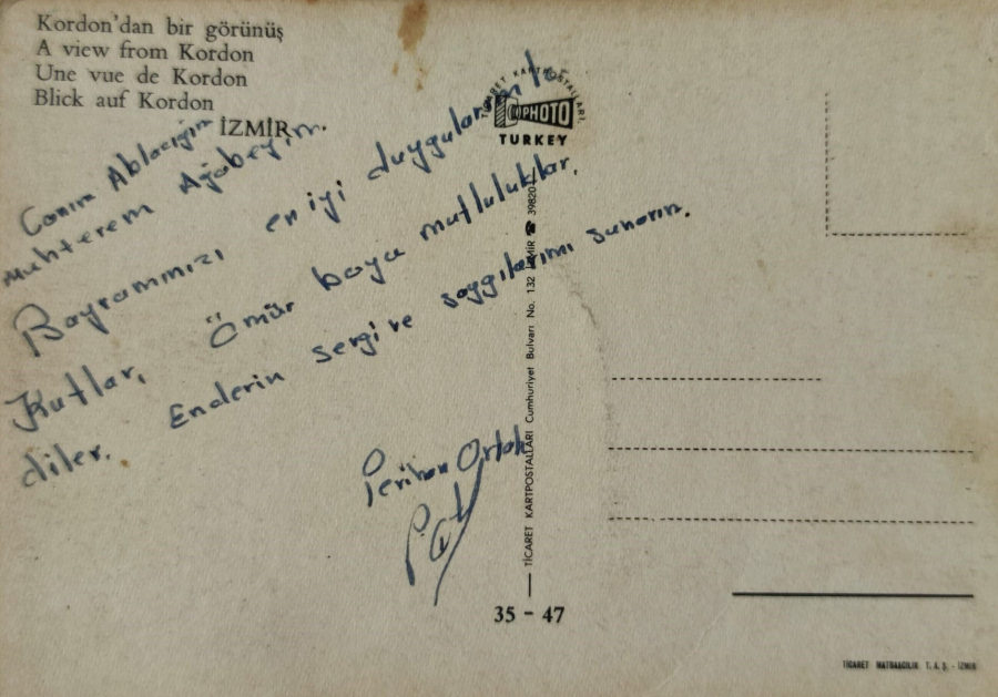 1970 İZMİR KORDONDAN BİR GÖRÜNÜŞ RENKLİ OFSET BASKI ARKASI YAZILI KARTPOSTAL POSTADAN GECMİŞ