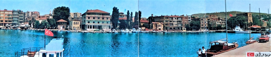  1970 SİNOP SAHİL ŞERİDİNİN PANORAMİK GÖRÜNÜŞÜ KARTPOSTAL OFSET BASKI ARKASI BOŞ 