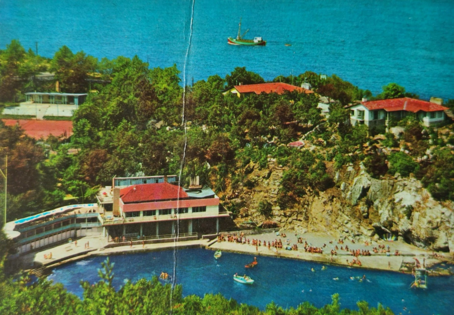 1970 ZONDULDAK DENİZ KÜLÜBÜ VE TESİSLERİ  RENKLİ OFSET BASKI ARKASI YAZILI KARTPOSTAL POSTADAN GECMİŞ 