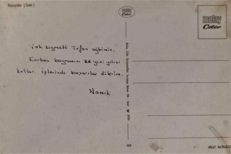 1970 İZMİR KARŞIYAKA GÖRÜNÜŞÜ KARTPOSTAL RENKLİ OFSET BASKI ARKASI YAZILI