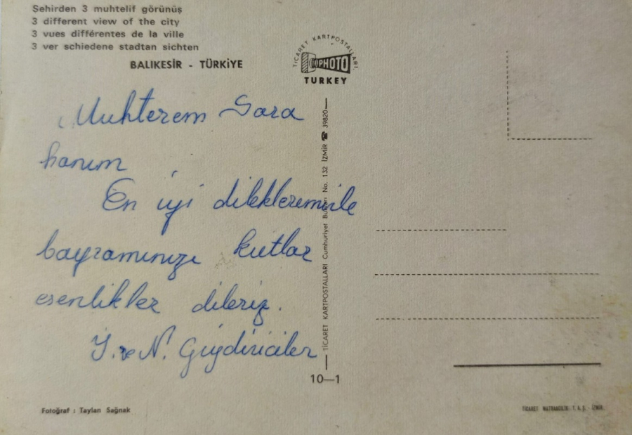 1970 BALIKESİR PARCALI ŞEHRİN 3 GÖRÜNÜMÜ KARTPOSTAL RENKLİ OFSET BASKI ARKASI YAZILI POSTADAN GECMİŞ 