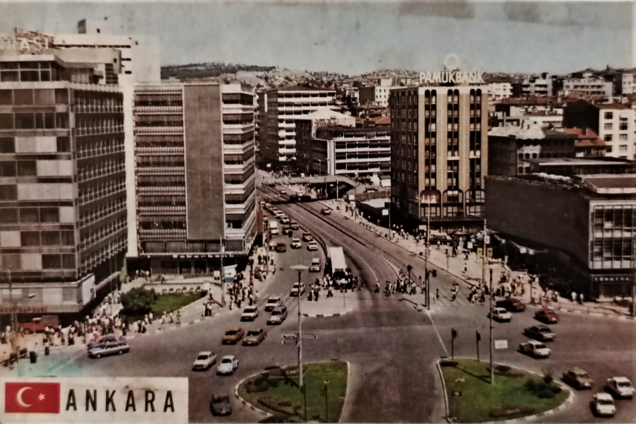  1970  ANKARA  KARTPOSTAL RENKLİ OFSET BASKI ARKASI YAZILI