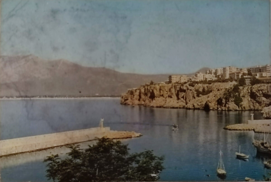 1970 ANTALYA KENTİN PANORAMİK  GÖRÜNÜMÜ KARTPOSTAL RENKLİ OFSET BASKI ARKASI YAZILI POSTADAN GECMİŞ