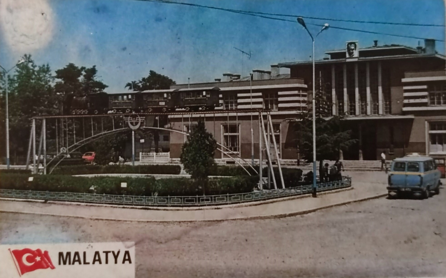 1970 MALATYA UMUMİ GÖRÜNÜM KARTPOSTAL RENKLİ OFSET BASKI ARKASI YAZILI 