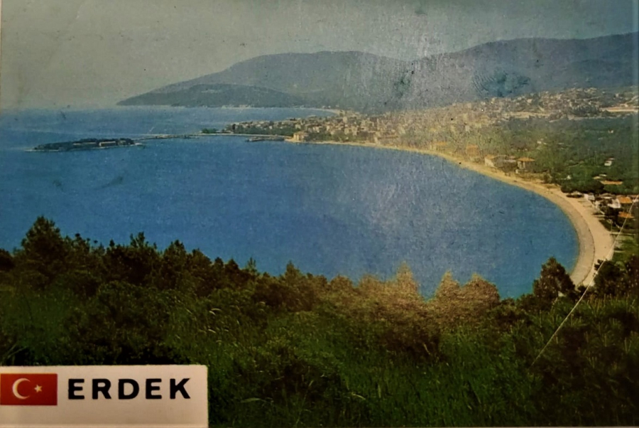 1970 ERDEK KARTPOSTAL RENKLİ OFSET BASKI ARKASI YAZILI 