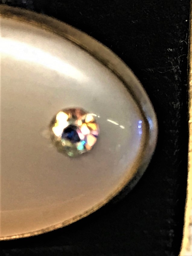 1925 OSMANLI ORJİNAL KENDİ KUTUSUNDA SEDEF TEK TAŞLI TAKIM  MANŞET KOL DUGMESİ ÜZERİ OSMANLICA TÜRKİYE CUMHÜRİYETİ YAZMAKTADIR