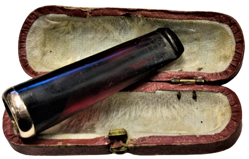 OSMANLI USTA İŞİ ATEŞ KEHRİBAR AGIZ KISMI ALTIN BİLEZİKLİ DIŞI KIRMIZI İCİ KREM KADİFE KAPLI KUTUSUNDA ORJİNAL EL YAPIM AGIZLIK