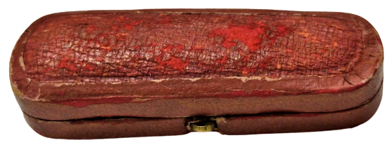 OSMANLI USTA İŞİ ATEŞ KEHRİBAR AGIZ KISMI ALTIN BİLEZİKLİ DIŞI KIRMIZI İCİ KREM KADİFE KAPLI KUTUSUNDA ORJİNAL EL YAPIM AGIZLIK