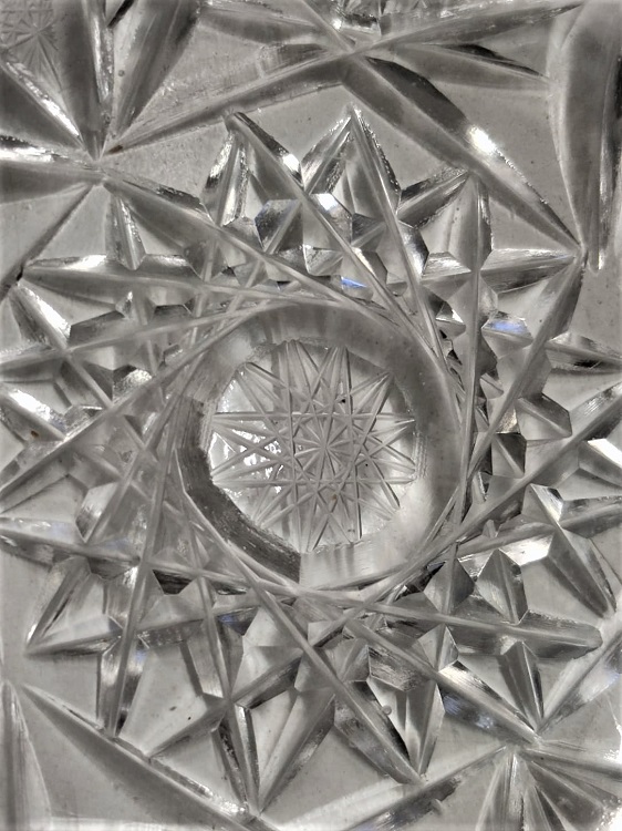 KRISTAL BİLLÜR KESME CAM EL İŞCİLİKLİ SORUNSUZ MASA SEHBA ÜZERİ KÜLLÜK ÖLCÜLER 12,3 CM CAPINDA YÜKSEKLİK  3.5 CM