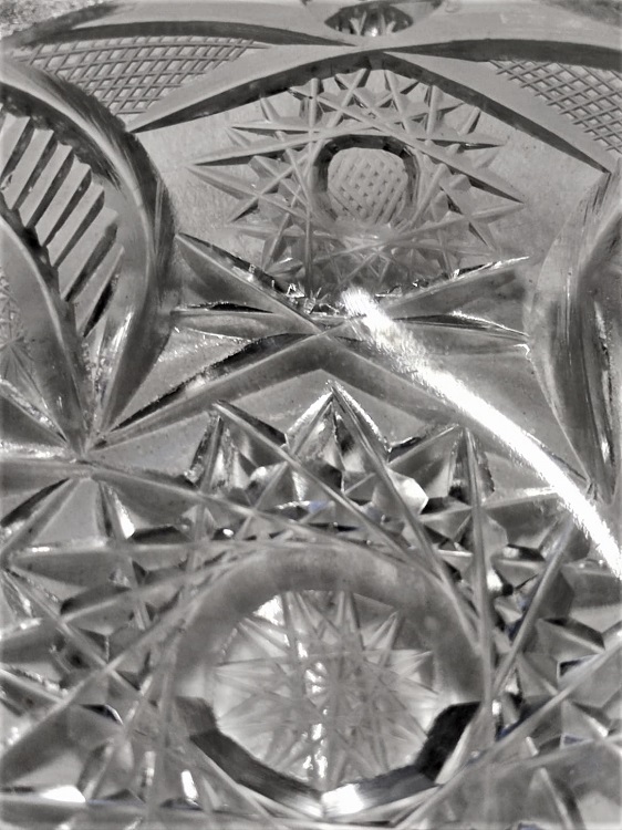 KRISTAL BİLLÜR KESME CAM EL İŞCİLİKLİ SORUNSUZ MASA SEHBA ÜZERİ KÜLLÜK ÖLCÜLER 12,3 CM CAPINDA YÜKSEKLİK  3.5 CM