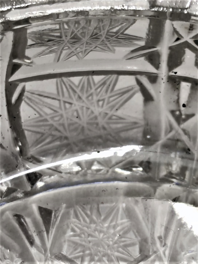 MASA SEHBA  ÜZERİ KULLUK KRISTAL KESME CAM EL İŞCİLİKLİ 12 CM CAP  3.5 YUKSEKLİK SORUNSUZDUR