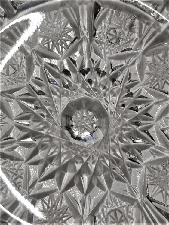 MASA SEHBA  ÜZERİ KULLUK KRISTAL KESME CAM EL İŞCİLİKLİ 12 CM CAP  3.5 YUKSEKLİK SORUNSUZDUR