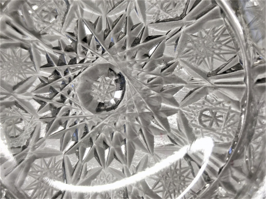 MASA SEHBA  ÜZERİ KULLUK KRISTAL KESME CAM EL İŞCİLİKLİ 12 CM CAP  3.5 YUKSEKLİK SORUNSUZDUR