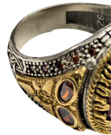 1980 AKİK TAŞLI VE KENARLAR DOGAL TAŞLA BEZELİ UST VE YANLAR ALTIN KAPLAMA GECME TAMAMI USTA DAMGALI EL YAPIM YÜZÜK