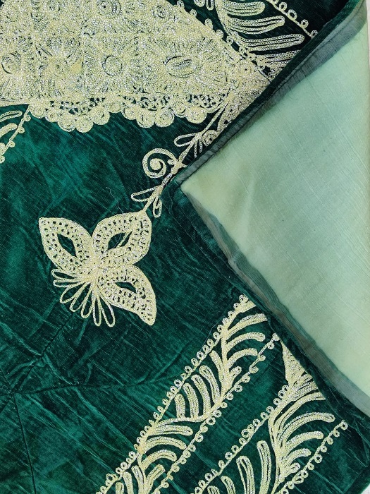 EL YAPIM SIRMA EL İŞİ İŞLEMELİ YEŞİL UZERİNE ASTARLI NAMAZLIK SECCADE