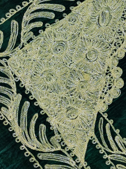 EL YAPIM SIRMA EL İŞİ İŞLEMELİ YEŞİL UZERİNE ASTARLI NAMAZLIK SECCADE