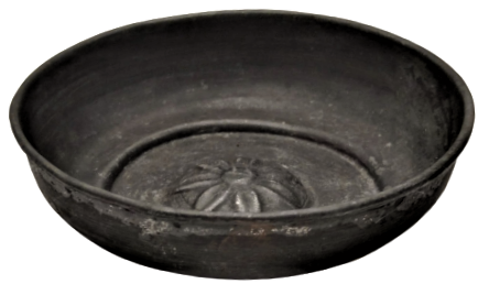 1940 BEBEK KIRKLAMA TASI BAKIR EL DÖGME ÜZERİ KALAYLI ORTASI  KABARTMA YILDIZ DESENLİ HAMAM TASI