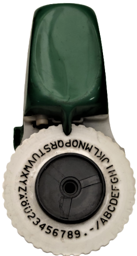 1970 PLASTİK RENKLİ ŞERİTLERE 3D KABARTMA YAZI YAZILMASINDA KULLANILAN AVUC İCİ DAKTİLO ETİKET MAKİNESİ