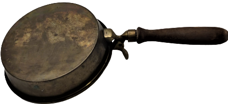 1930 AVRUPA PİRİNC AHŞAP SAPLI YATAK ISITICI İCERSİNE KOYULAN KÖZ YATAK UZERİNDE ÜTÜ GİBİ GEZDİRİLEREK  KULLANILIR