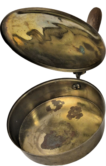 1930 AVRUPA PİRİNC AHŞAP SAPLI YATAK ISITICI İCERSİNE KOYULAN KÖZ YATAK UZERİNDE ÜTÜ GİBİ GEZDİRİLEREK  KULLANILIR