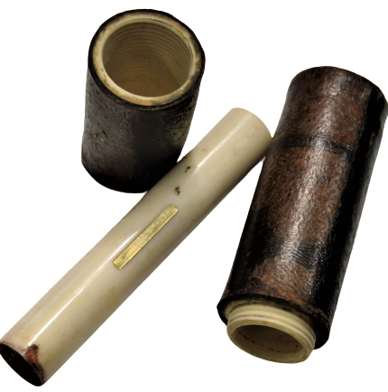 HANEDAN MÜHÜRÜ FİLDİŞİ KUTUSUNDA FİLDİŞİ MÜHÜR KUTUNUN DISI İŞLENMİŞ KAHVERENGİ  DERİ KAPLAMA MUHUR 