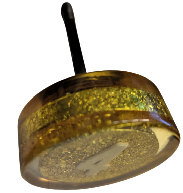 1960 AKRİLİK ŞEFFAF İCERSİNDE YAPRAK  ALTIN VARAK KOYULMUŞ DÖKÜM 4 NUMARA KAPI TUTMA KOLU KAPI TOKMAGI