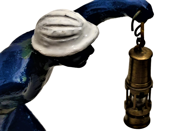 1970 METAL DÖKÜM ZONGULDAK ELİNDE LAMBA TUTAN MADENCİ ELEKTİRİKLİ ANAHTARLI GECE LAMBASI 