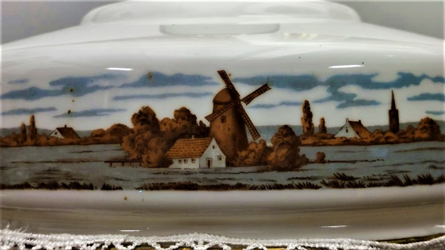 BEZAZ OPALİN ÜZERİ EL BOYOMA VE PİRİNC MALZEMELERLE BİRLEŞTİRİLMİŞ FRANSIZ  LAMBADER