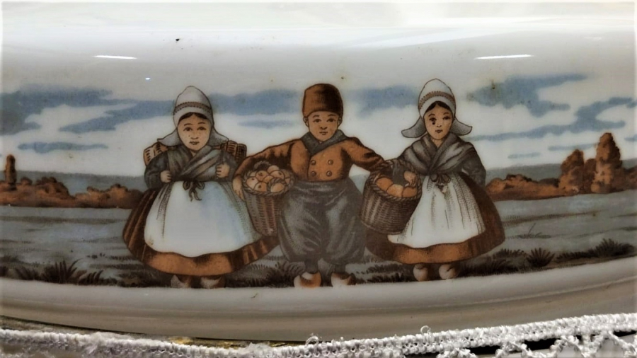 BEZAZ OPALİN ÜZERİ EL BOYOMA VE PİRİNC MALZEMELERLE BİRLEŞTİRİLMİŞ FRANSIZ  LAMBADER