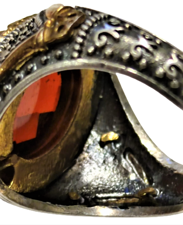 1980 ÖZEL TASARIM USTA EL İŞİ GÜMÜŞ NAR KIRMIZI KÖŞELİ KESME DOGAL TAŞ ALTIN KAPLAMA PARCALAR MIHLAMALI YÜZÜK