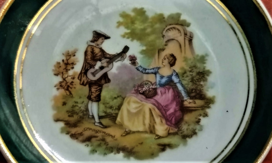 KUTAHYA PORSELEN PİRINC TACLI DUVAR TABAGI  FRAGONARD  İMZALI PRENSESE SERENAT YAPAN PRENS RESİMLİ