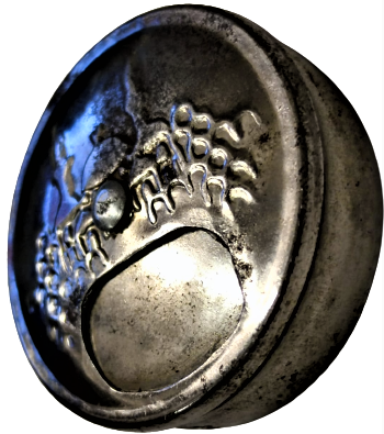 OSMANLI HACI YAGI ESANS KOKU KUTUSU ÜZERİNDE İKİ MİNARELİ KABARTMA CAMİ RESİMLİ METAL KUTU