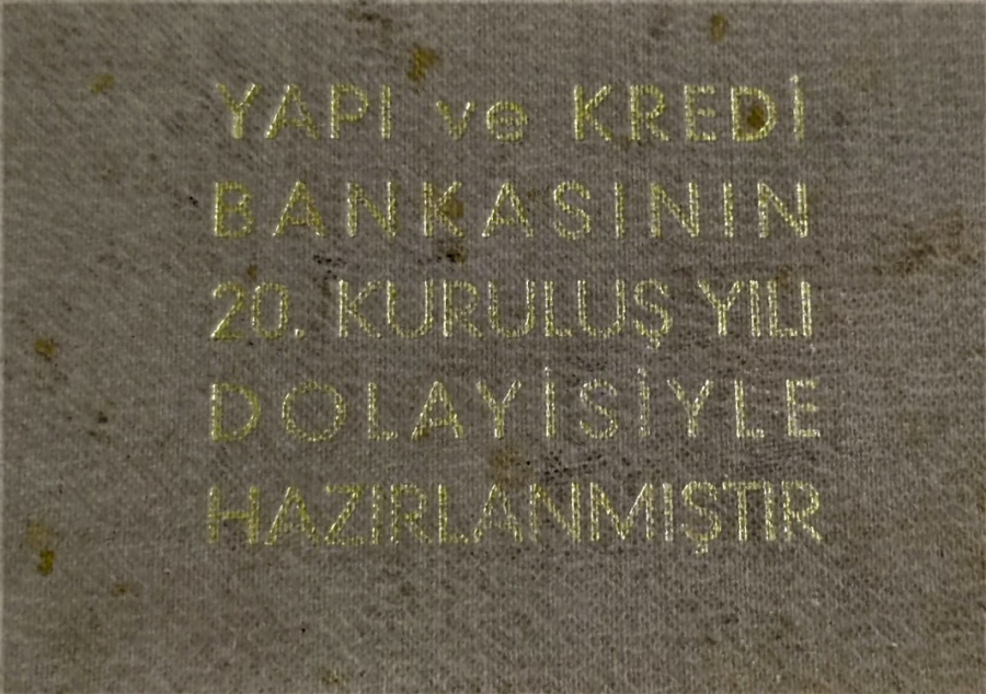 ÖZENLE HAZIRLANMIŞ SİYAH BEYAZ YAPI KREDİ BANKASININ 20. KURULUŞ YILI DOLAYISI İLE HAZIRLANMIŞDIR MUSTAFA KEMAL ATATÜRK FOTOĞRAF ALBÜMÜ  FOTOĞRAFLARLA ATATÜRK DOĞUMUNDAN CUMHURİYETİN İLÂNINA KADAR