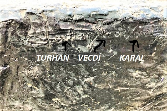 BÜYÜK SANATCIMIZIN RÖLYEF CALIŞMASI SANATCI İMZALI TURHAN VECDİ KARAL BUYUK BOY ÜZERİNDE ÖNEMLİ ZAFER  BAYRAM GÜNLER TARİHLER TEMSİL EDİLMİŞDİR