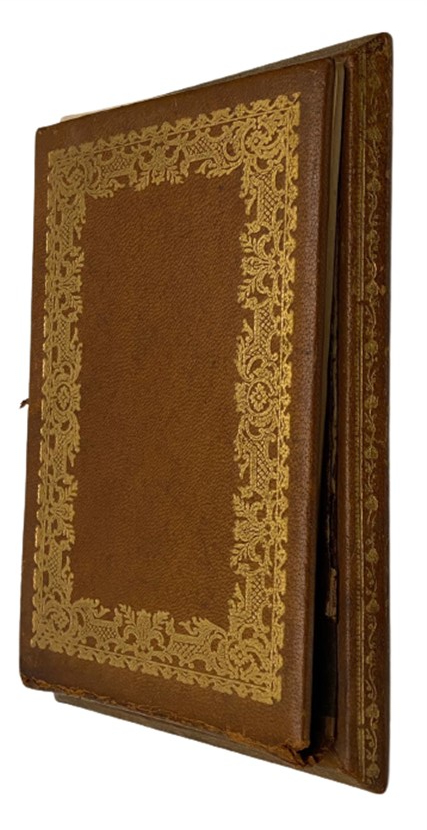 AHŞAP ÜZERİ  KAHVERENGİ DERİ KAPLAMA  ÜZERİ YALDIZ İŞLEMELİ MASA ÜZERİ NOT DEFTERİ