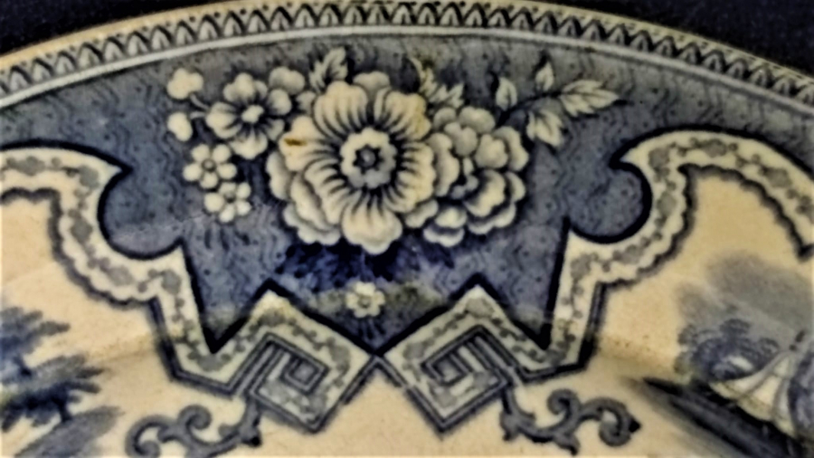 1800 OSMANLI PAZARINA YAPILMIŞ ÜZERİ RESİMLİ PORSELEN DAMASCUS STYLE  TABAK MAVİ BEYAZ RENKLERDE