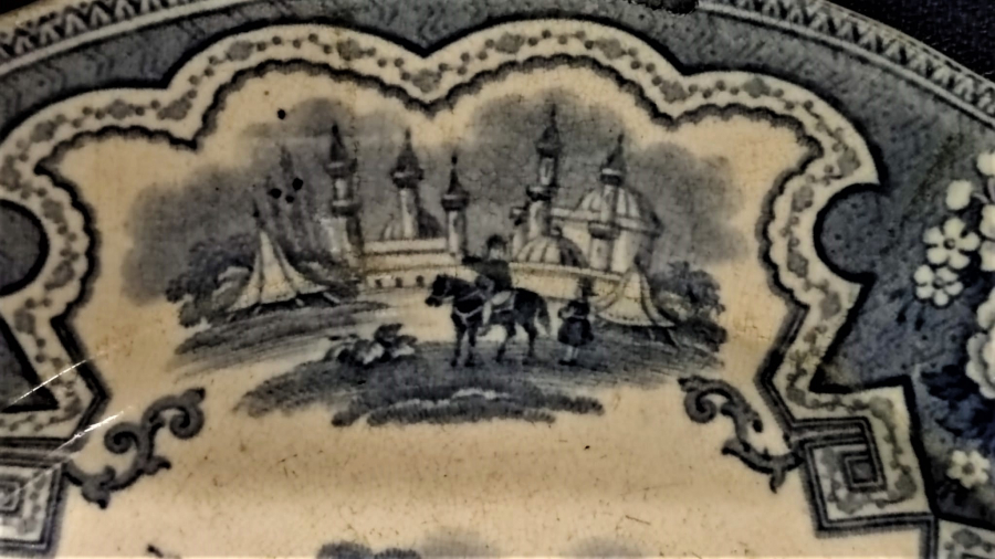 1800 OSMANLI PAZARINA YAPILMIŞ ÜZERİ RESİMLİ PORSELEN DAMASCUS STYLE  TABAK MAVİ BEYAZ RENKLERDE