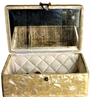 1950 EL YAPIM SEDEF KAPLAMA KAPAKLI KİLİTLİ MUCEVHER KUTUSU İCİ KISMI AYNA İCERSİ İPEK KAPITONE KAPLI