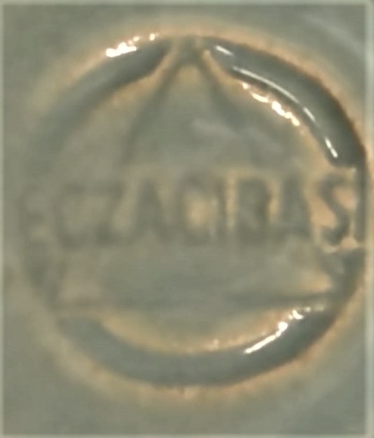 1970 ECZACIBAŞI TABAK SOGUK DAMGALI KENARLAR ALTIN EL CEKME İCERSİ ÜC BUYUK ÜC KÜCÜK KIRMIZI GÜL MAVİ ZEMİN ÜZERİ