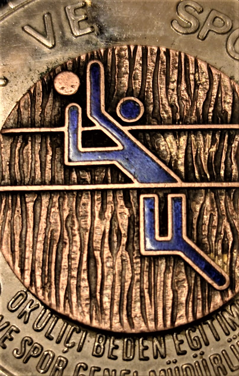 MADALYA GENCLİK VE SPOR BAKANLIGI OKUL İCİ BEDEN EGİTİMİ VE SPOR GENEL MUDURLUGU VELEYBOL MADALYASI PİRİNC BRONZ VE SICAK MİNE