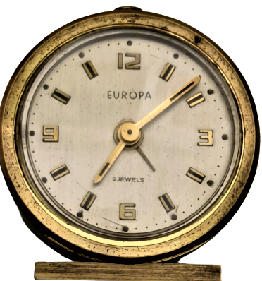 1930 EUROPA  2 JEWELS KURMALI SAAT MEKANİK PİRİNC UFAK BOYDA CALARLI BAŞUCU SAATİ SORUNSUZDUR