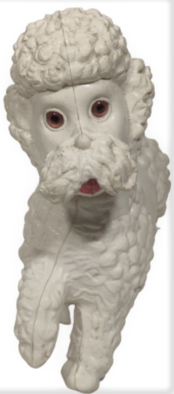 1950 YERLİ ŞİŞME KALIP BEYAZ PILASTİK OYUNCAK FİNO KÖPEK GÖZLER CAM KAFASI DÖNER VE  HAREKETLİ OYNAR CIKAR DÜDÜKLU