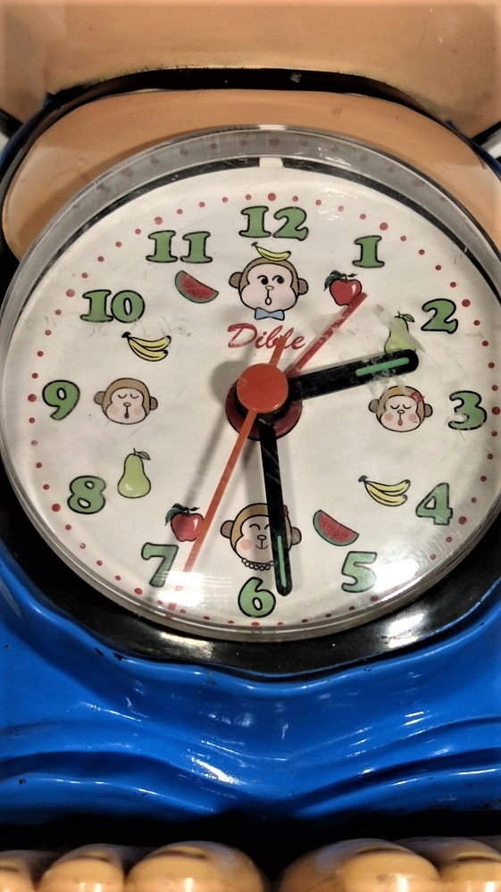  1970 MUZ YİYEN SARKILAR SÖYLEYEN KONUŞAN HAREKETLİ GÖRİL SAAT PİLLİ SESLİ